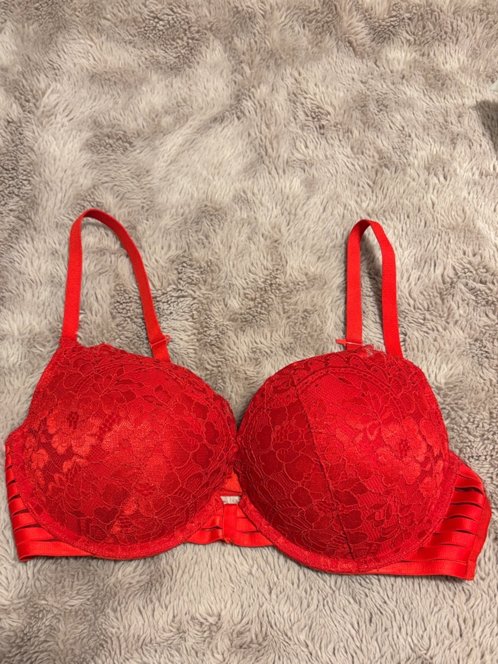 La SENZA Beyond Sexy Classic Plunge Red Lace Push-Up Bra